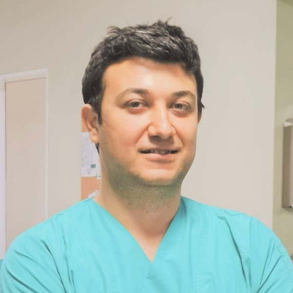 Embrasser. Dr. Nusret Can Çilesiz